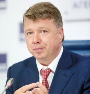 Руководитель Департамента национальной политики, межрегиональных связей и туризма Владимир Черников 