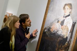 Третьяковская галерея пригласила москвичей на экскурсии по Крымскому Валу