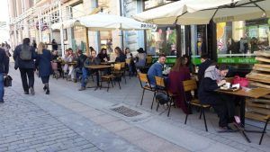 Новые летние кафе открылись после благоустройства улиц. Фото: "Вечерняя Москва"