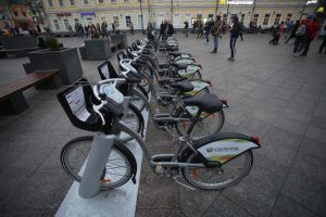  Велопарковками оснастили более 400 московских школ. Фото: "Вечерняя Москва"