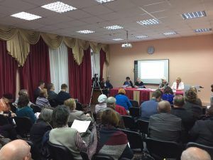 Встреча главы управы района Якиманка с жителями состоялась 17 мая в здании Многопрофильного лицея № 1799. Фото: Мария Труфанова