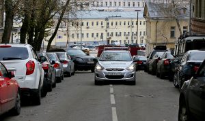 Автомобилисты не будут платить за стоянку 11 и 12 июня. Фото: "Вечерняя Москва"