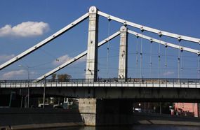 Крымский мост в Москве покрасят ко Дню города. Фото: Ольга Звонарева