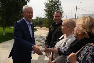 Мэр Москвы Сергей Собянин осмотрел ход работ по благоустройству парка «Сад будущего». 