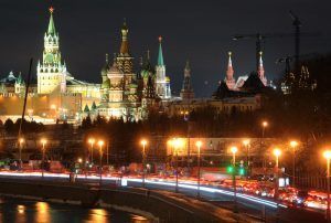  За аналогичный период скорость движения автомобилей в Москве днем стала ниже на четыре процента. Фото: Александр Кожохин, "Вечерняя Москва"