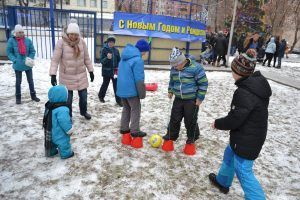 В программу мероприятия войдет одно из самых популярных развлечений детей – футбол на ведроступах. Фото: пресс-служба клуба «Звенислав»