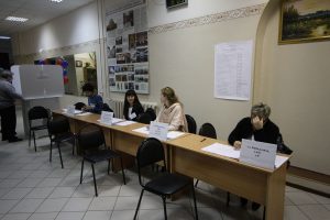 Для голосования каждый участок оснащен огороженными кабинками. Фото: «Вечерняя Москва»