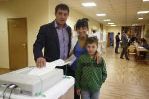 Россиян, уезжающих в туристические поездки во время голосования, просят исполнить свой гражданский долг. Фото: «Вечерняя Москва»
