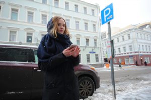 Автомобилистов просят внимательно выбирать места для парковки. Фото: «Вечерняя Москва»