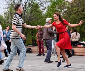 Бесплатные занятия по танцам состоятся в Парке Горького. Фото: архив, «Вечерняя Москва»