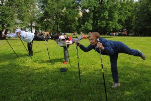 Очередное занятие по скандинавской ходьбе состоится в районе Якиманка. Фото: Наталия Нечаева, «Вечерняя Москва»