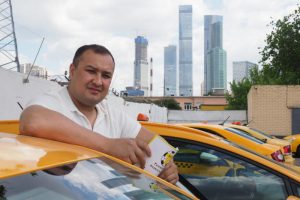 Начался прием заявок на участие в конкурсе на звание лучшего водителя такси. Фото: Антон Гердо, «Вечерняя Москва»