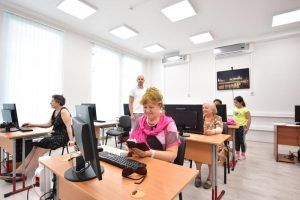 Пожилых жителей района научат рабоать на смартфоне. Фото: Пеоагия Замятина, «Вечерняя Москва»