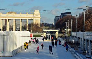 Москвичи положительно оценили новый вход в Парке имени Горького. Фото: Анна Быкова