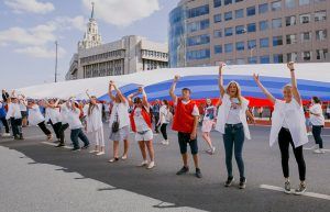 Гулянья по случаю Дня флага России в столице посетили 500 тысяч человек. Фото: сайт мэра Москвы