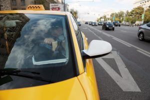 Встречу с водителем такси организуют в Парке Горького. Фото: архив, «Вечерняя Москва»