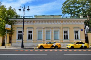 Сотрудники Центра Вознесенского организуют онлайн-лекцию. Фото: Анна Быкова