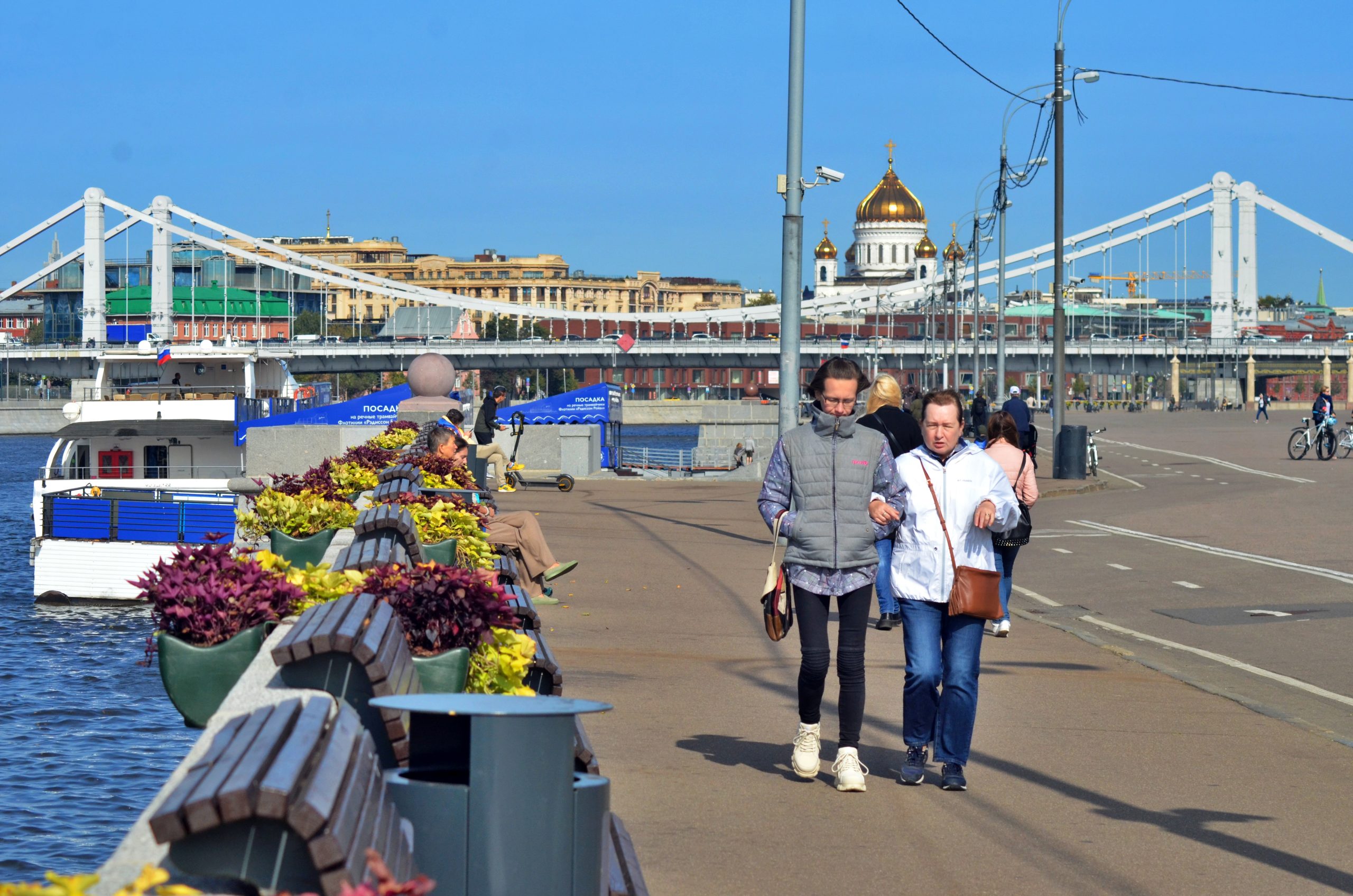 Прогулка по парку горького. Представитель парка горького. парк горького катамараны. отдых в парке горького.