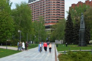 Архитектурную прогулку по памятникам советского авангарда и модернизма провели в «Гараже». Фото: Анна Быкова
