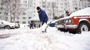 Особый режим работы служб по уборке и вывозу снега ввели в районе. Фото: Пелагея Замятина, «Вечерняя Москва»