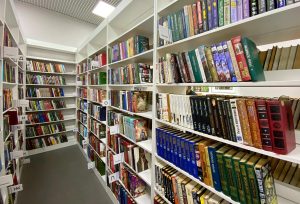 Музей «Гараж» организует экскурсию в фонд редких и ветхих книг библиотеки учреждения. Фото: Анна Быкова, «Вечерняя Москва»