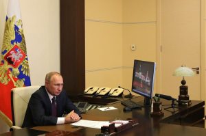 На фото действующий президент Российской Федерации Владимир Путин. Фото взято с сайта мэра Москвы
