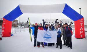 Сотрудники Первой Градской приняли участие в лыжной гонке. Фото взято со страницы больницы в социальных сетях