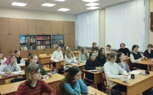 Ученики школы №1799 посетили занятия в РГГУ. Фото взято со страницы школы в социальных сетях