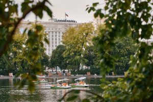 Праздничные мероприятия проведут в Парке Горького ко Дню флага. Фото: пресс-служба Парка Горького