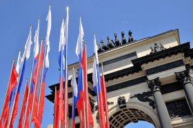 Акция «Есть такая профессия – Родину защищать!» знакомит школьников с вузами Минобороны. Фото: Анна Быкова, «Вечерняя Москва»