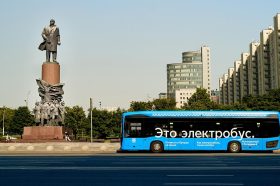 От станции «Октябрьская» будут курсировать бесплатные автобусы в связи со строительными работами на Калужско-Рижской линии метро. Фото: пресс-служба Департамента транспорта и развития дорожно-транспортной инфраструктуры города Москвы