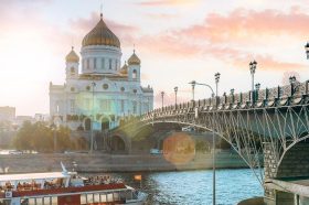 Специалисты приведут в порядок Патриарший мост. Фото: сайт мэра Москвы