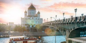 Специалисты приведут в порядок Патриарший мост. Фото: сайт мэра Москвы