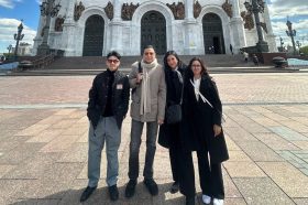 Ученица школы №1799 попробовала себя в профессии переводчика. Фото: страница учреждения в социальных сетях