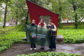 Социальную акцию провели молодые парламентарии района. Фото: страница Молодежной палаты района Якиманка в социальных сетях