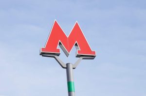 Станция «Октябрьская» вдохновила участницу проекта «Искусство в метро». Фото: Анна Быкова, «Вечерняя Москва»
