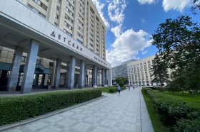 Творческая встреча ко Дню государственного флага состоится в РГДБ. Фото: Анна Быкова «Вечерняя Москва»