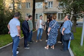 Исполняющий обязанности главы управы района Якиманка провел еженедельный обход. Сообщество ВКонтакте управы района.