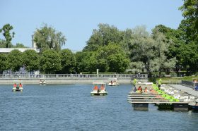 Катамараны можно арендовать в парке Горького. Фото: Анна Быкова, «Вечерняя Москва»
