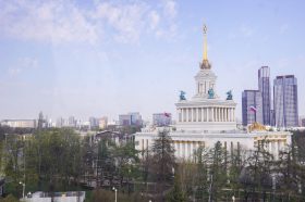 Губернатор Севастополя поблагодарил столицу за современный формат голосования. Фото: Ксения Догонашева, «Вечерняя Москва»