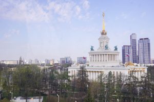 Губернатор Севастополя поблагодарил столицу за современный формат голосования. Фото: Ксения Догонашева, «Вечерняя Москва»
