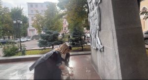 Церемония возложения цветов прошла в районе ко Дню воссоединения. Фото: страница молпалаты в социальных сетях