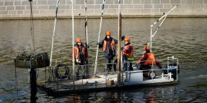 Плавающие фантаны около Болотной набережной демонтировали. Фото: пресс-служба комплекса городского хозяйства Москвы