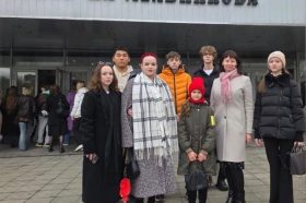 Ученики школы №1799 оценили монолог Чацкого в «Театре на Мельникова». Фото: официальная страница школы №1799 в социальных сетях