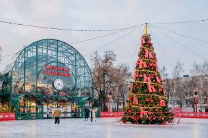 Официальные сувениры бренда «Москва» стали частью зимнего праздника в районе Якиманка. Фото: пресс-служба Комитета по туризму города Москвы