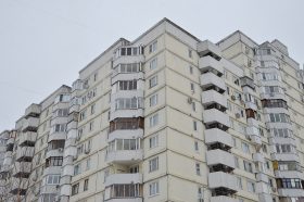 Специалисты «Жилищника района Якиманка» проверили безопасность домов. Фото: Анна Быкова, «Вечерняя Москва»