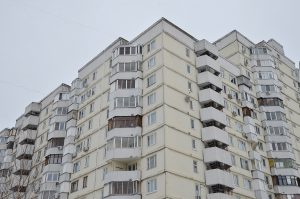 Специалисты «Жилищника района Якиманка» проверили безопасность домов. Фото: Анна Быкова, «Вечерняя Москва»