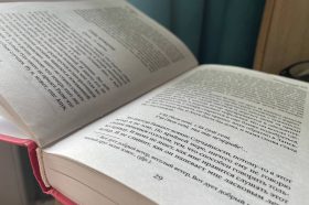 Презентация «книги художника» проведет сотрудник музея современного искусства. Фото: Татьяна Петрыкина, «Вечерняя Москва»