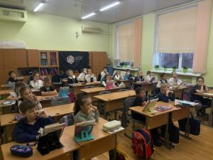 Активисты Молодежной палаты района Якиманка провели урок финансовой грамотности. Фото: официальная страница Молодежной палаты в социальных сетях