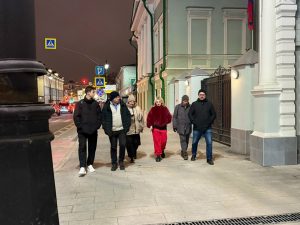 Глава управы района Якиманка провела еженедельный обход на улице Большая Ордынка. Фото: официальная страница управы района в социальных сетях